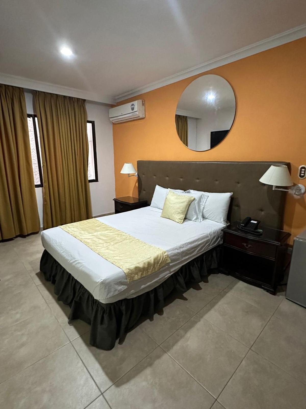 Hotel Prince Plaza Μεντεγίν Εξωτερικό φωτογραφία