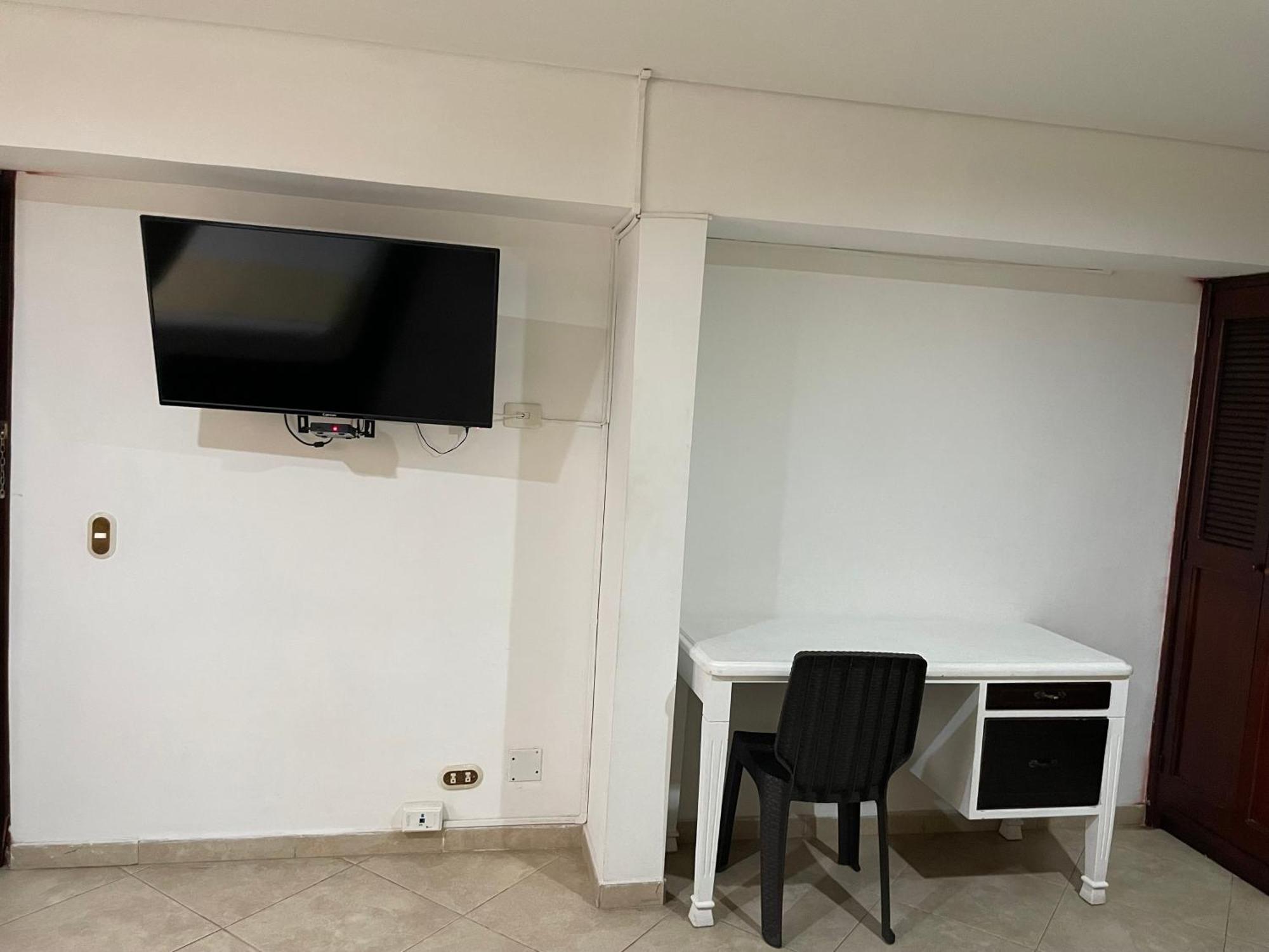 Hotel Prince Plaza Μεντεγίν Εξωτερικό φωτογραφία