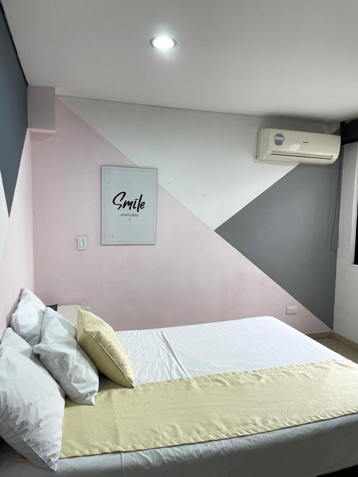 Hotel Prince Plaza Μεντεγίν Εξωτερικό φωτογραφία