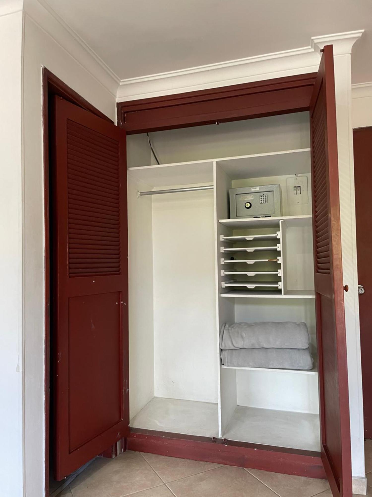 Hotel Prince Plaza Μεντεγίν Εξωτερικό φωτογραφία