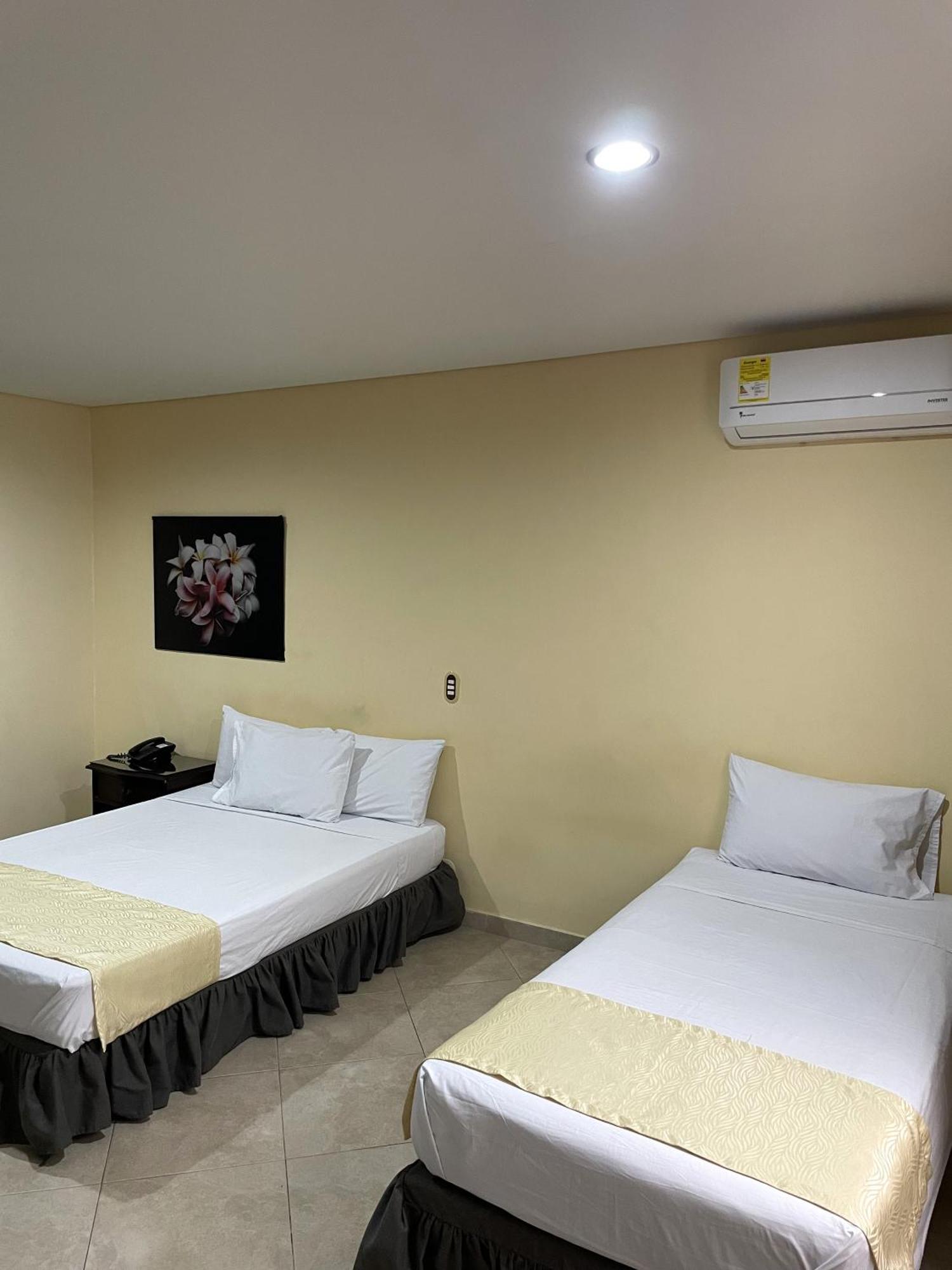 Hotel Prince Plaza Μεντεγίν Εξωτερικό φωτογραφία