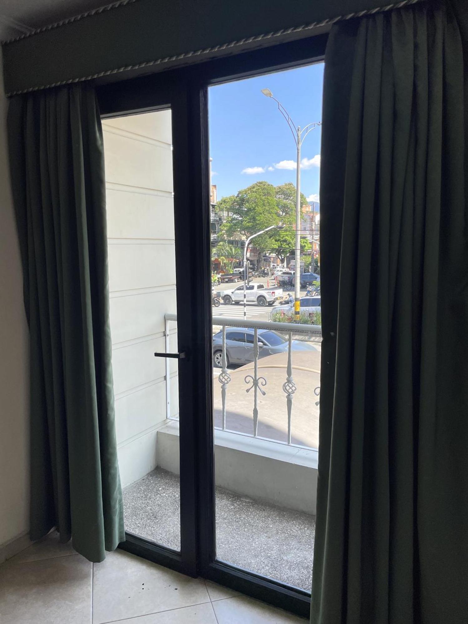 Hotel Prince Plaza Μεντεγίν Εξωτερικό φωτογραφία