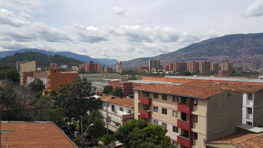 Hotel Prince Plaza Μεντεγίν Εξωτερικό φωτογραφία
